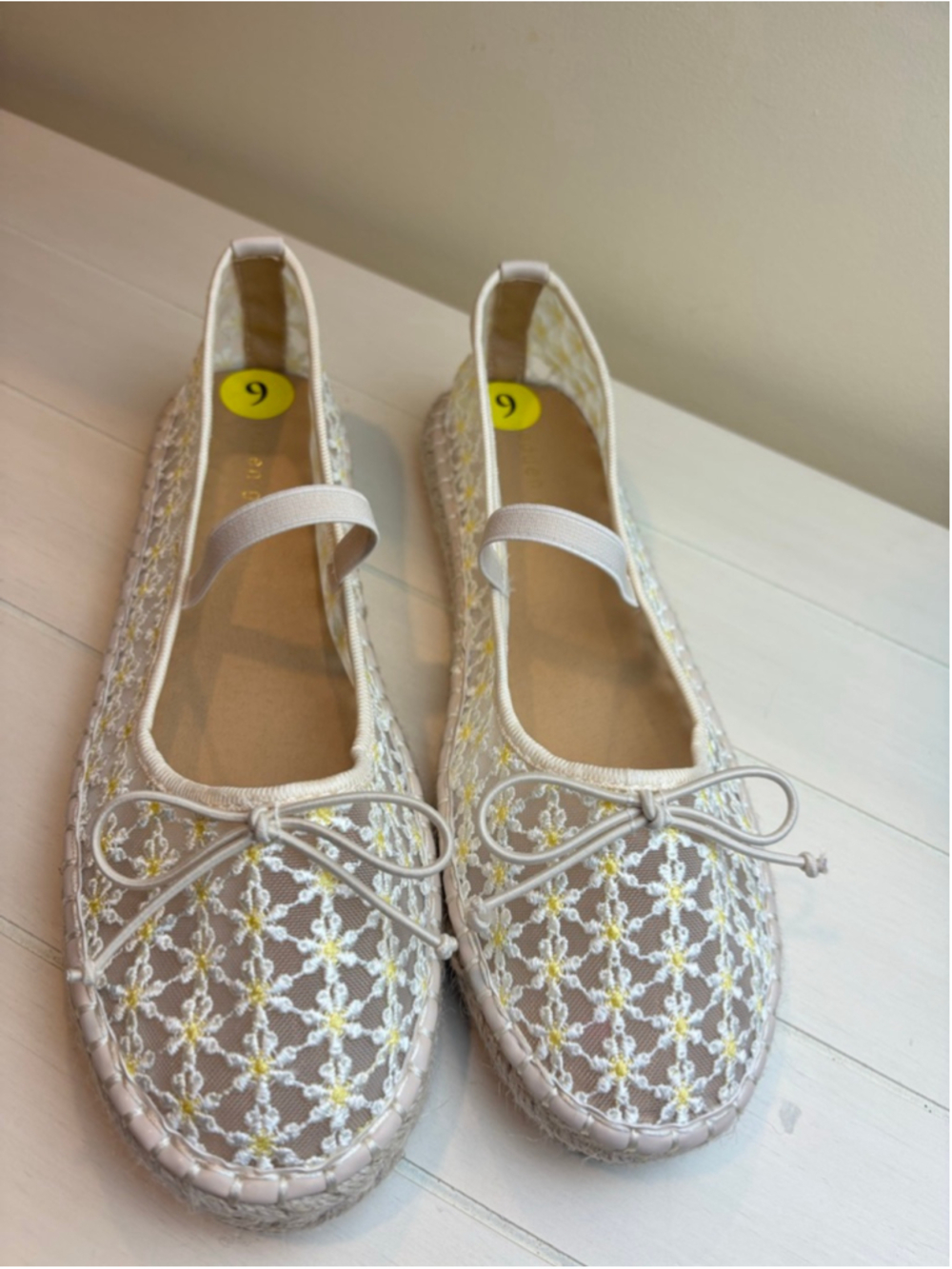 Women's Madden Girl Mesh White & Yellow Floral Espadrilles Size 9 Daisy